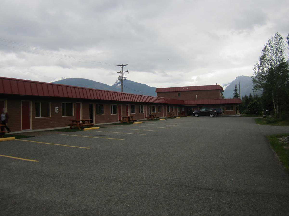 Saddle Mountain Lodge Blue River Exterior photo